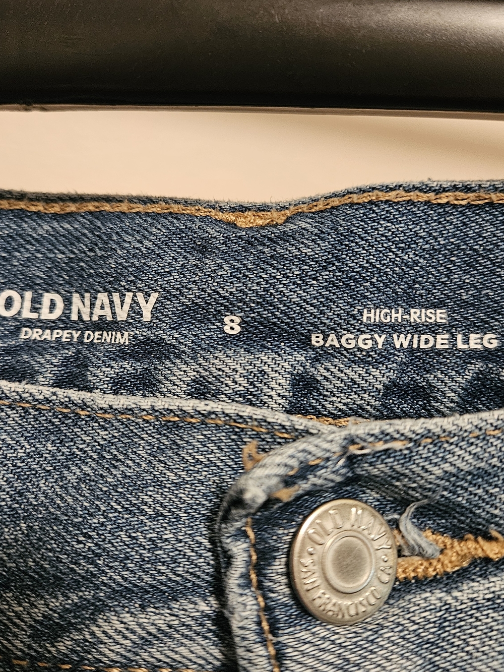 Old Navy Light Baggy Wide-Leg Jeans with Scalloped Embroidered Hem Size 8 - Picture 3 of 4
